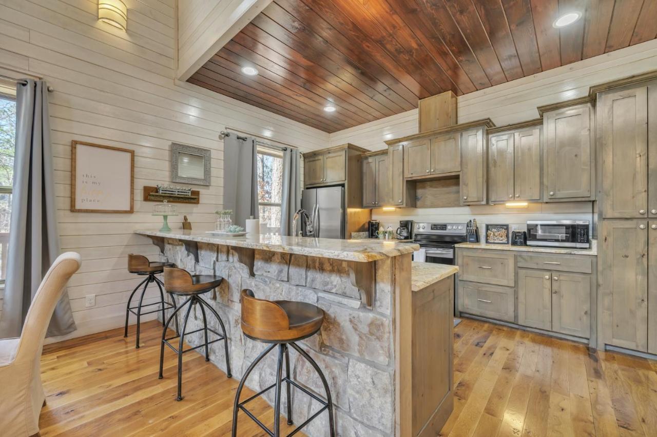 Merlot Mountain - Heated Spa Pool And Hot Tub! Cabin Broken Bow Exterior photo