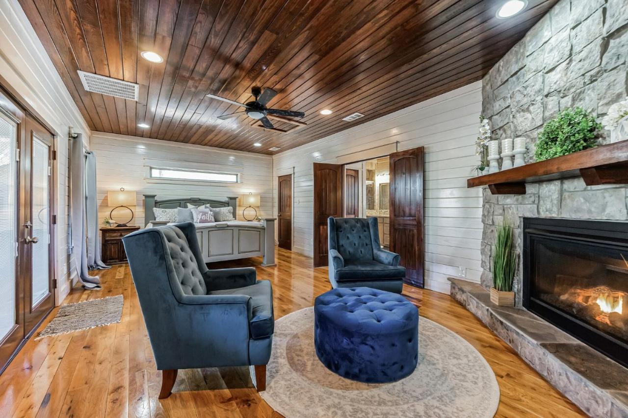 Merlot Mountain - Heated Spa Pool And Hot Tub! Cabin Broken Bow Exterior photo